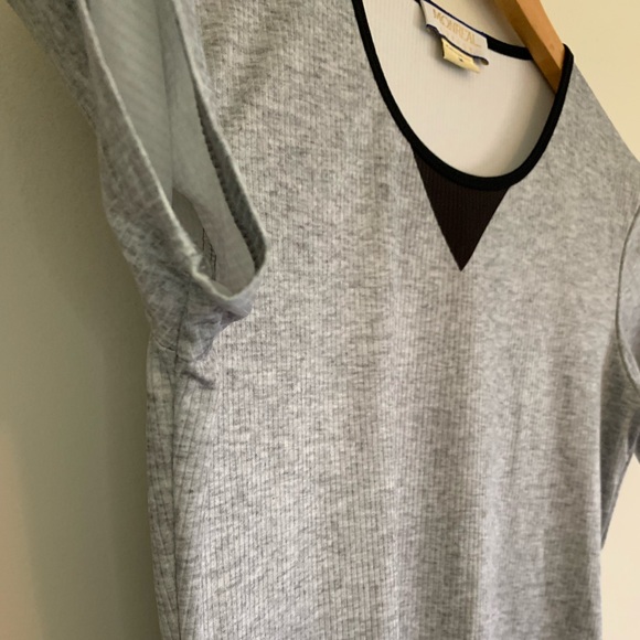 Monreal London Gray Ribbed Performance Sport Top, Medium - Picture 5 of 13